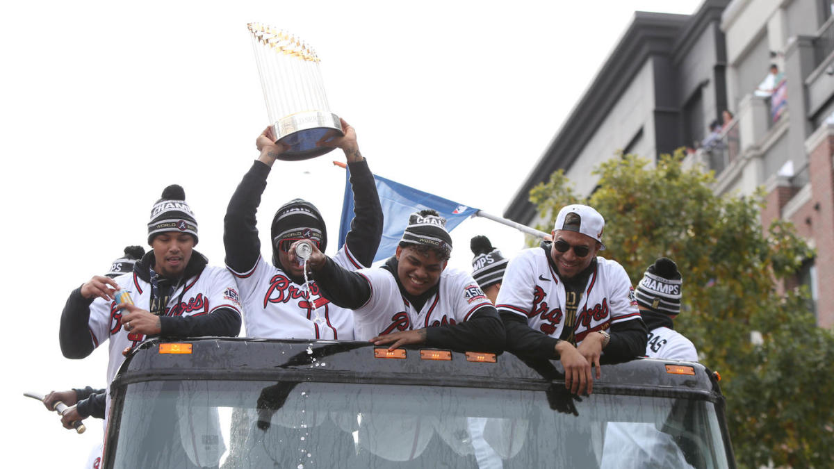 Braves celebrate winning Commissioner's Trophy as World Series